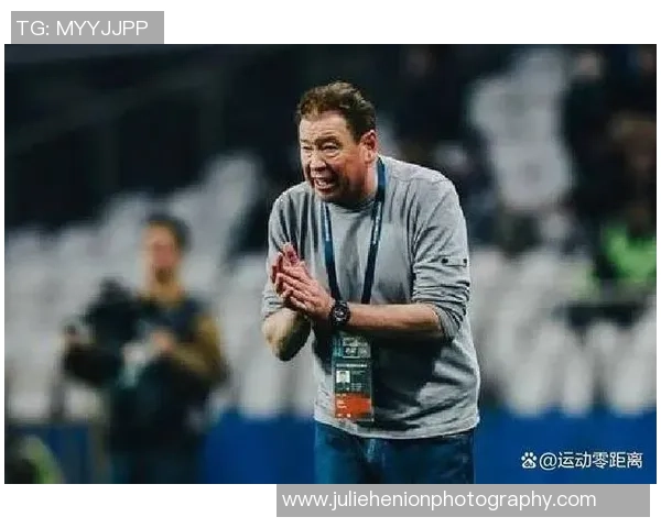 足球明星鲁尼现状揭秘：从绿茵场到教练席的转变与新挑战