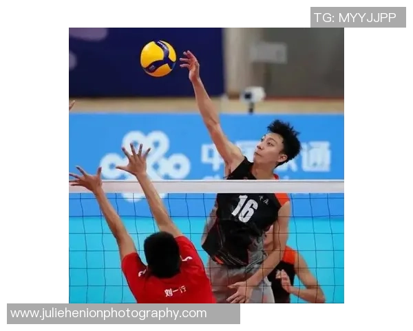 重庆排球队的奋斗与荣耀：一段排球精神的真实纪实之旅